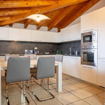 Apartamento Terrazza Incanto, Con Terrazza E Garage Desenzano del Garda