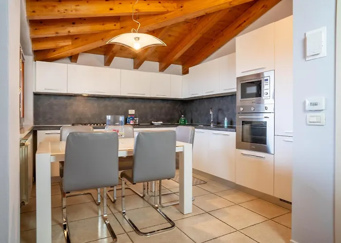 Apartamento Terrazza Incanto, Con Terrazza E Garage Desenzano del Garda